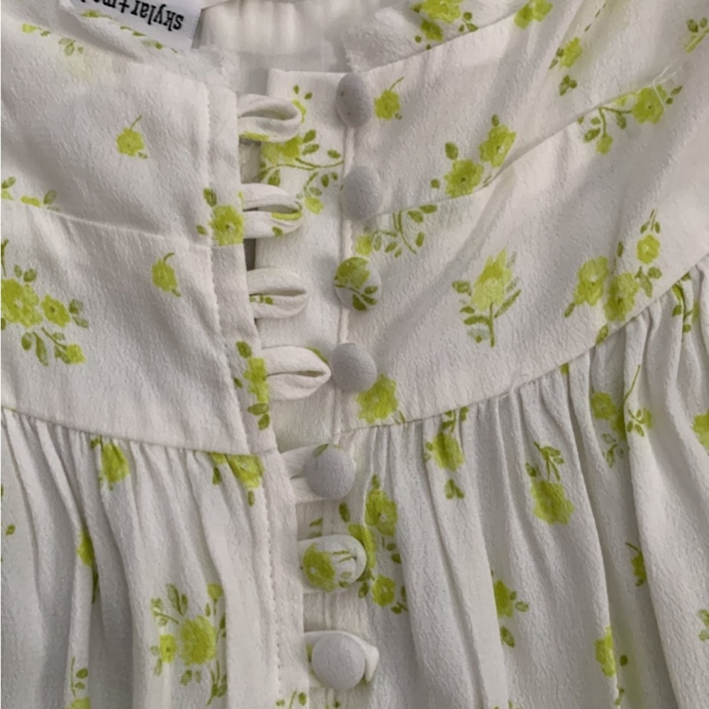 Skylar + Madison white petite flower dress.  New! Size small - Picture 7 of 8